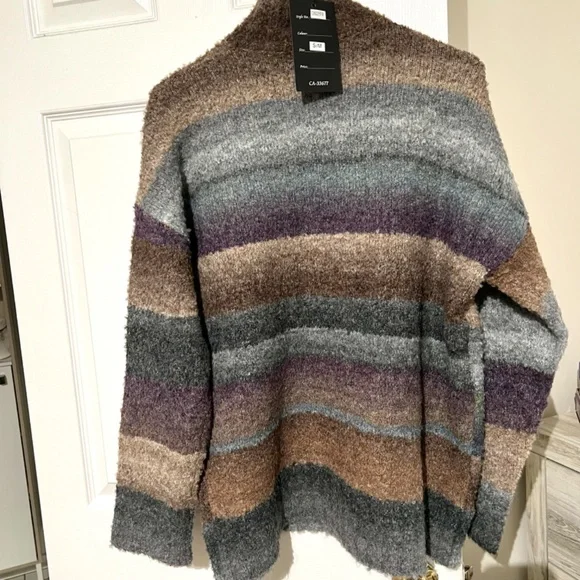 Sweater - Picture 4 of 7